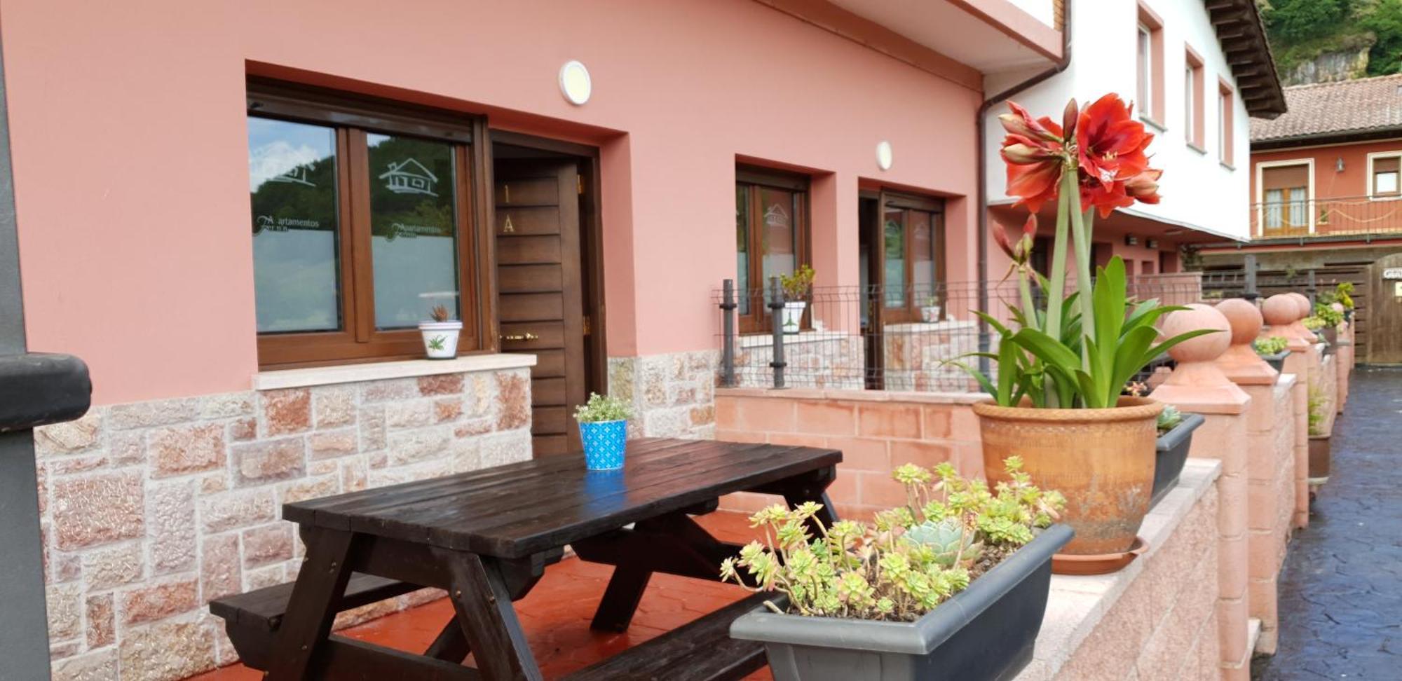 Apartamentos Fermin Cangas de Onis Exterior photo