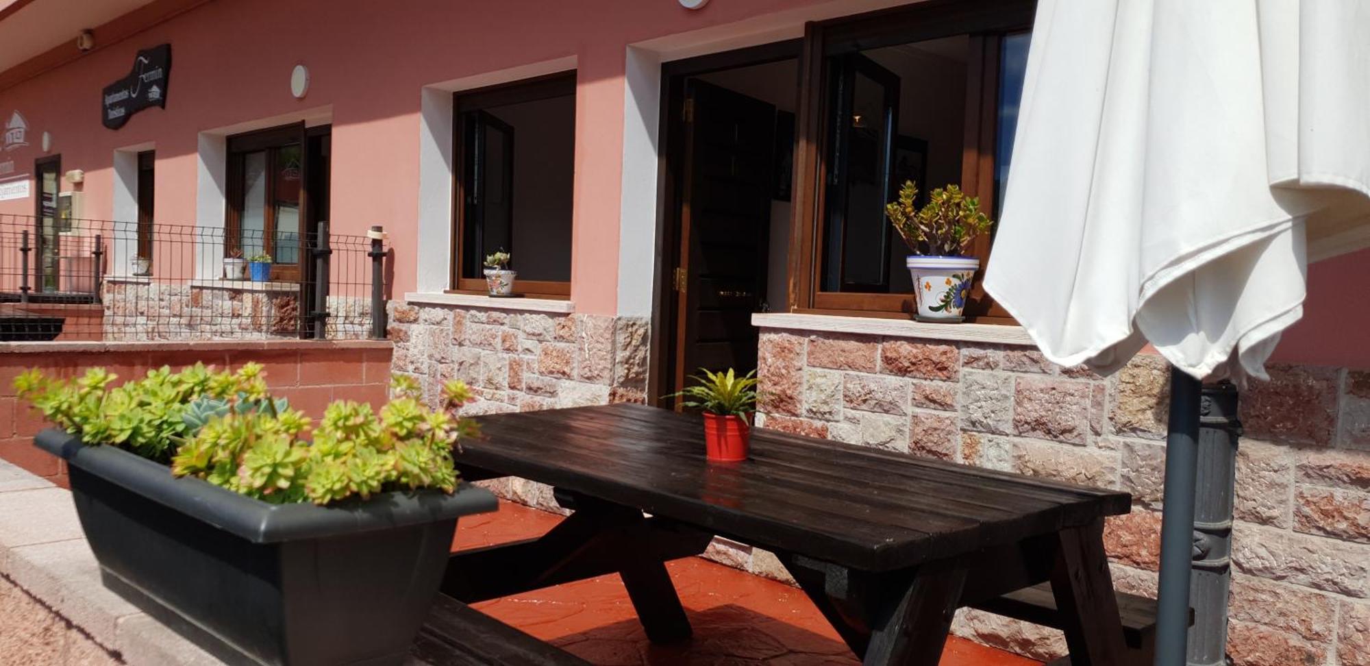 Apartamentos Fermin Cangas de Onis Exterior photo