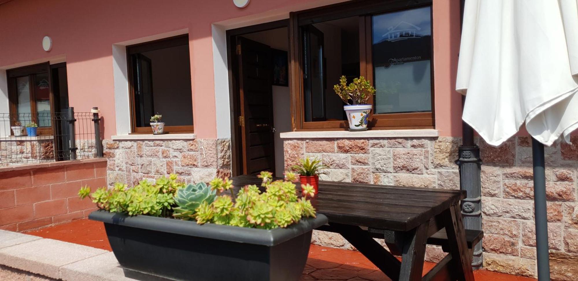 Apartamentos Fermin Cangas de Onis Exterior photo